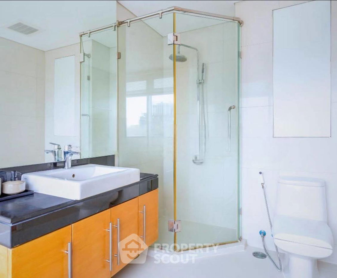 picture 2-BR Condo at Fullerton Sukhumvit near BTS Ekkamai (ID 2393521) - 3/5