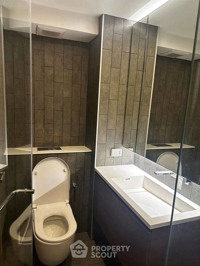 picture 3-BR Condo at Landmark @MRTA Station in Bang Kapi (ID 2461864) - 10/15