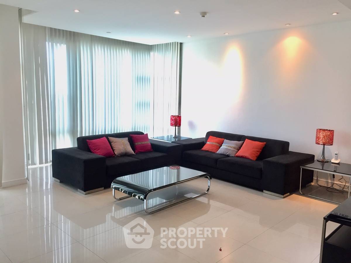 picture 3-BR Condo at Fullerton Sukhumvit near BTS Ekkamai (ID 512765) - 3/19