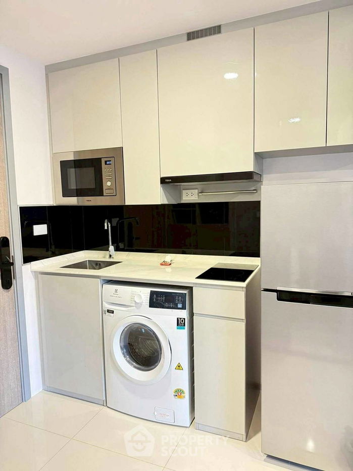 picture Studio Condo at SOHO Bangkok Ratchada near MRT Huai Khwang (ID 2461128) - 2/4