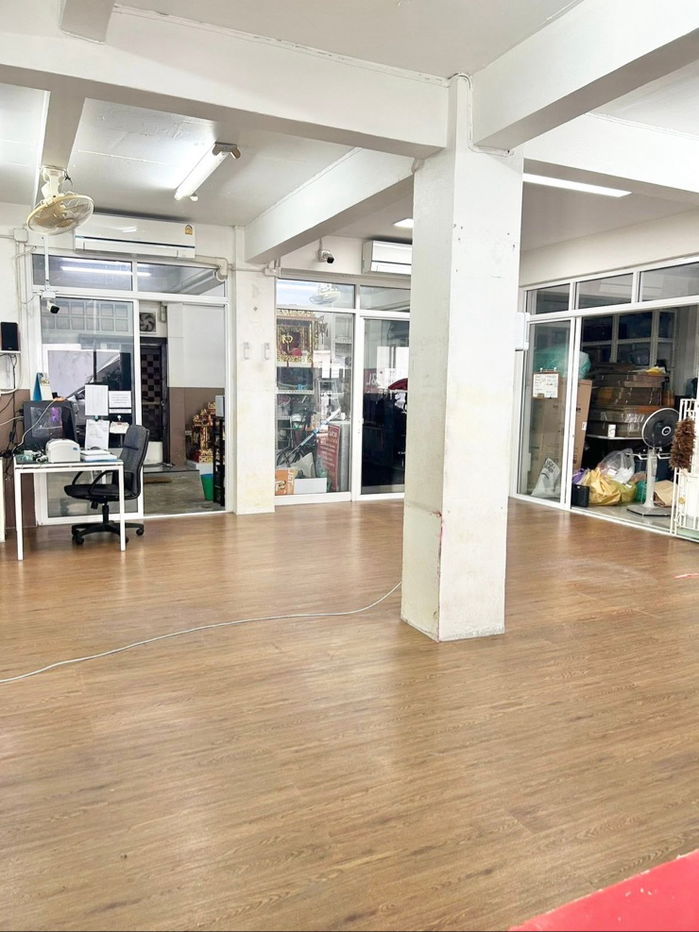 รูป ให้เช่าเฉพาะพื้นที่ด้านล่างทั้งหมด 3 คูหา.อยู่พระราม 6 ซอย 31 ราชเทวี - รูปที่ 3/5