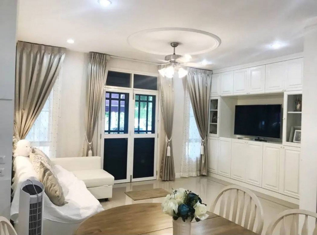 picture Townhouse for rent, Leon Village, Sukhumvit 62, 24.6 sqw 201 sqm 3 bedrooms, 3 bathrooms, 3 floors, parking for 2 cars - 3/12