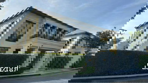 4 Bedroom 5 Bathroom 320 SQ.M. Arcade By Patta