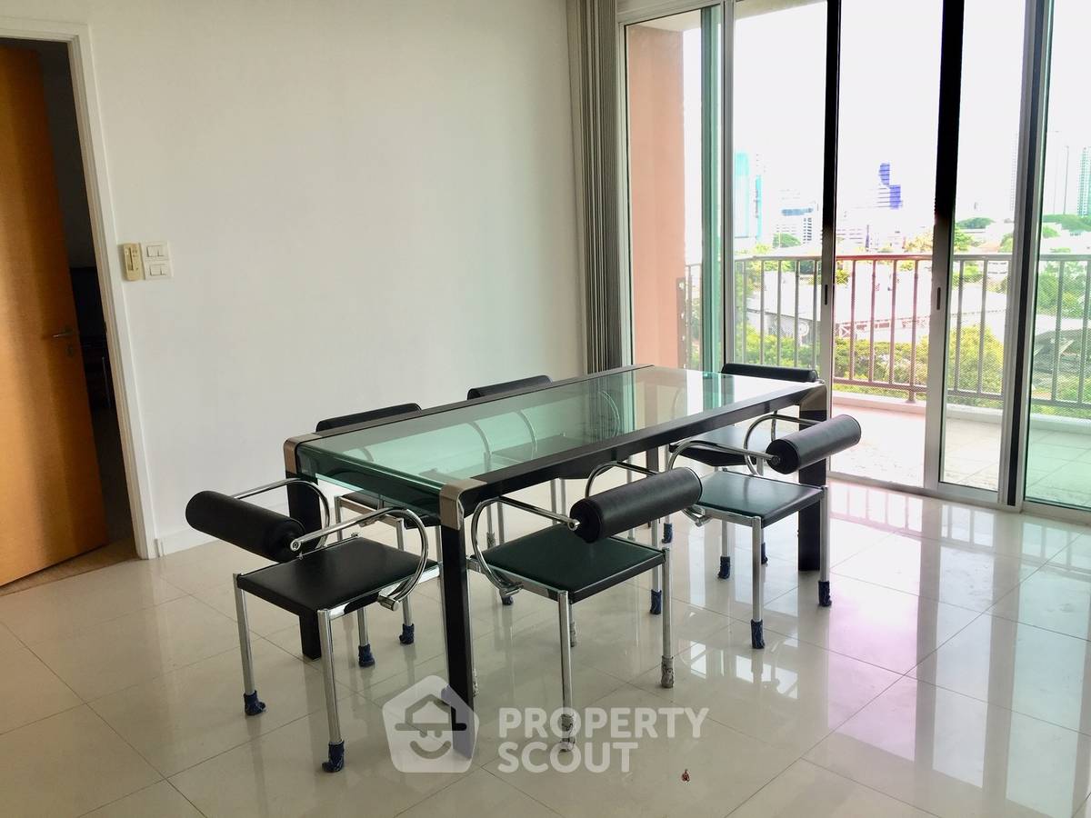 picture 3-BR Condo at Fullerton Sukhumvit near BTS Ekkamai (ID 512765) - 5/19