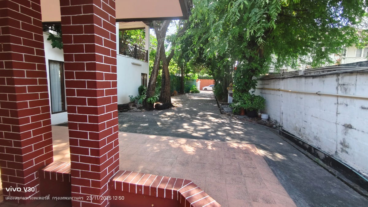 picture Single house for rent in the heart of the city, Ari, Phaya Thai area - 29/31