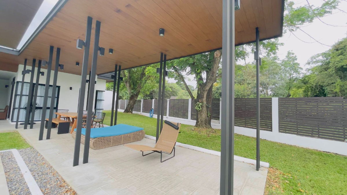 picture  Luxury house for rent with 4 bedrooms, 5 bathrooms, 1 kitchen, fully furnished with a private pool and large garden. - 3/23