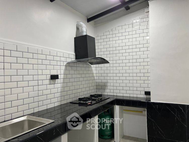 รูป ทาวน์เฮ้าส์ 3-ห้องนอน ใน จรเข้บัว (ID 2430904) - รูปที่ 2/6