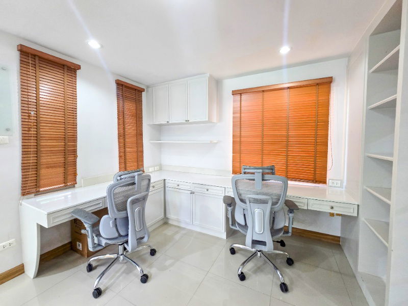 รูป ให้เช่า บ้านเดี่ยว 2 ชั้น หมู่บ้าน เฮ้าส์ ออฟ เดอะ คานารี่ – สวนเสือศรีราชา เฟอร์นิเจอร์บิ้วอิน พร้อมเครื่องใช้ไฟฟ้าครบ จอดรถได้ 2 คัน พร้อมเข้าอยู่ - รูปที่ 14/21