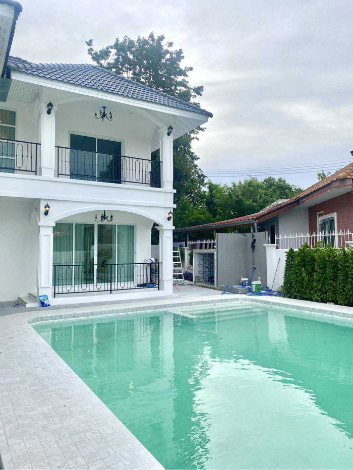 รูป Luxury 5-Bedroom Pool Villa for Sale in North Pattaya - รูปที่ 2/9