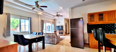 Houses for sale Lieb Tang Rodfai : Pool Villa in East Pattaya for Sale