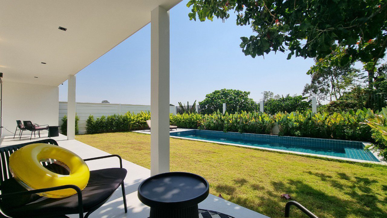 picture Luxury Pool Villa in Mabprachan for Sale - 25/26