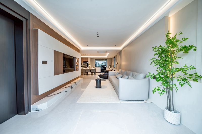 picture Luxury Pool Villa for Sale – Thepprasit Road, Pattaya - 3/14