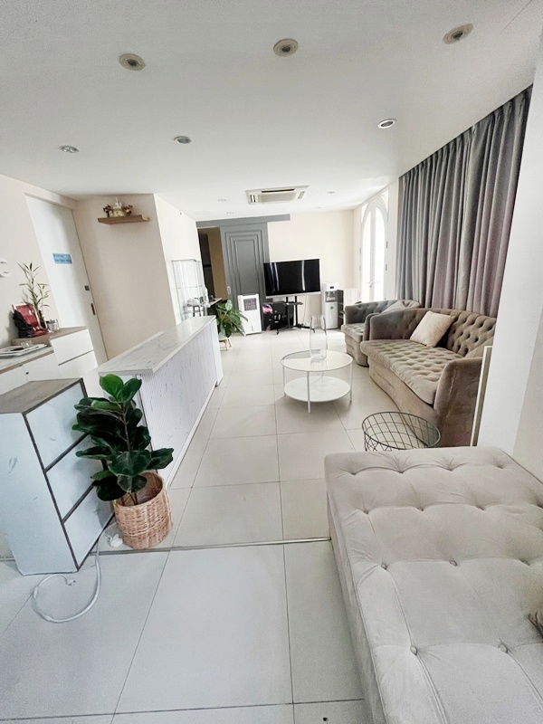 picture Space on 2nd Floor at the Corner for Clinic near MRT Huaykwang 350 m. - 3/8