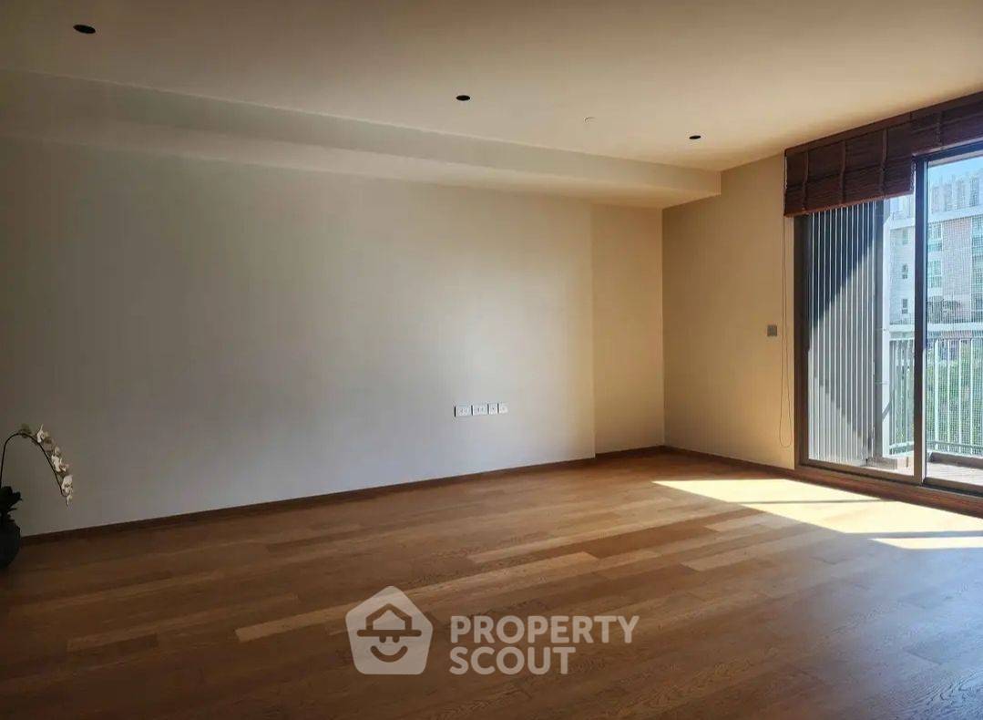 รูป คอนโด 2-ห้องนอน ที่ สุพรีม เลเจ้นด์ คอนโดมิเนียม ใกล้ MRT คลองเตย (ID 2059628) - รูปที่ 3/10