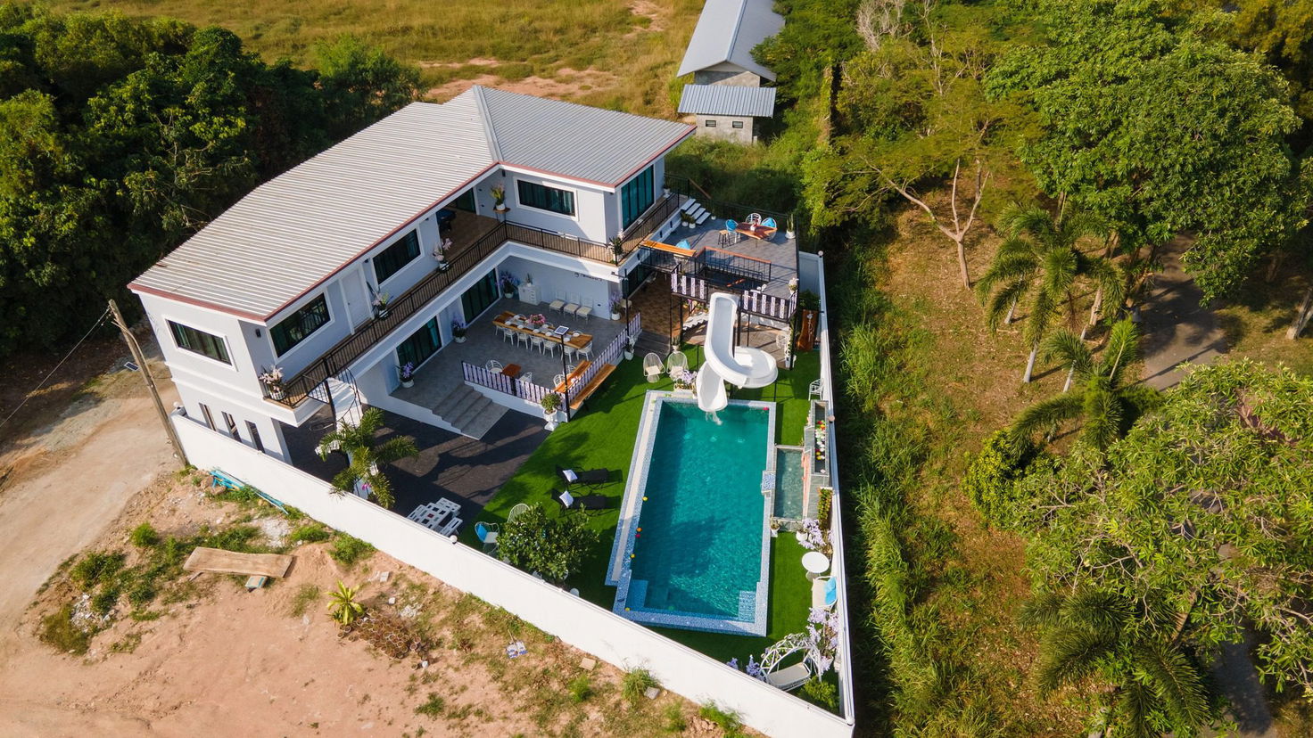 picture 6 Bedrooms Pool Villa for Sale in Huay Yai - 1/20