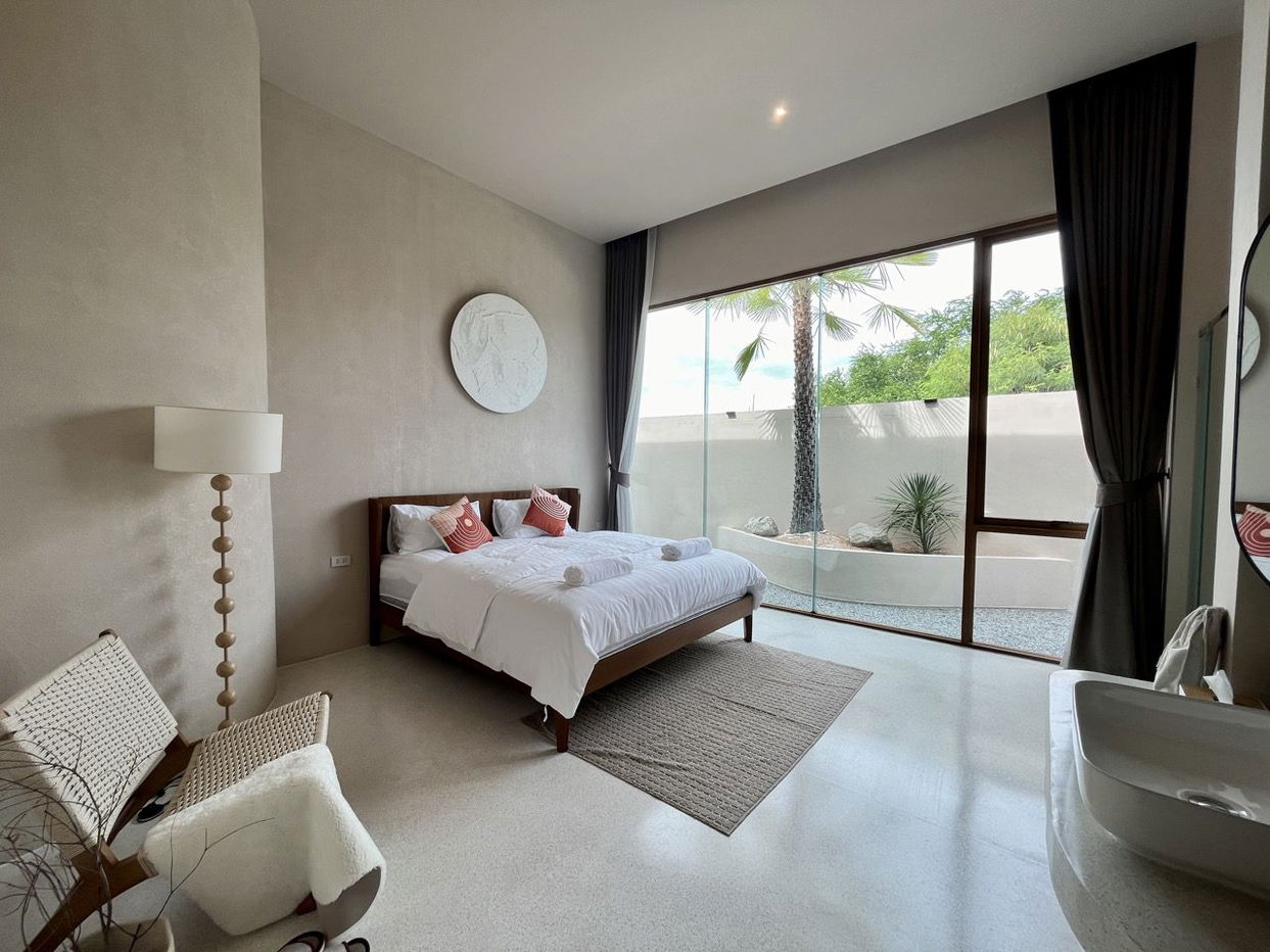 รูป Luxury 9-Bedroom Pool Villa for Sale in Jomtien - รูปที่ 12/20