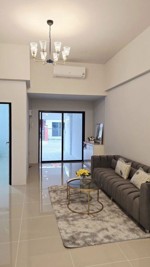 picture Renovated Townhouse for Sale – North Pattaya - 2/10