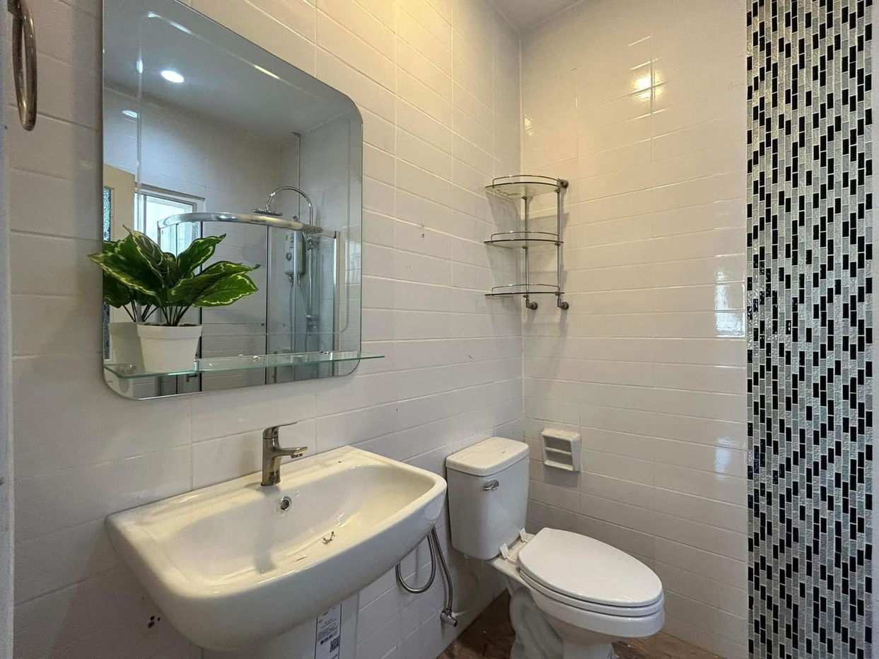 picture 2 Bedrooms Twin House in East Pattaya for Sale - 8/12