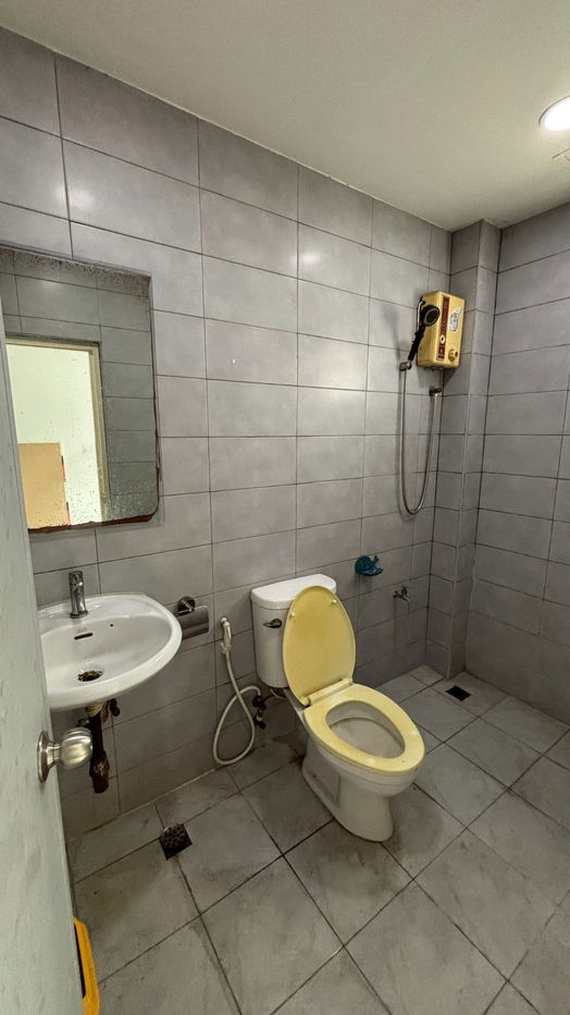 picture Commercial building for sale, 14 sq wah, good location on Petchburi Road. - 15/43