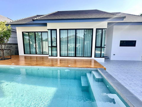 พูลวิลล่า – วิลล่า 4 ห้องนอนสำหรับขายในห้วยใหญ่