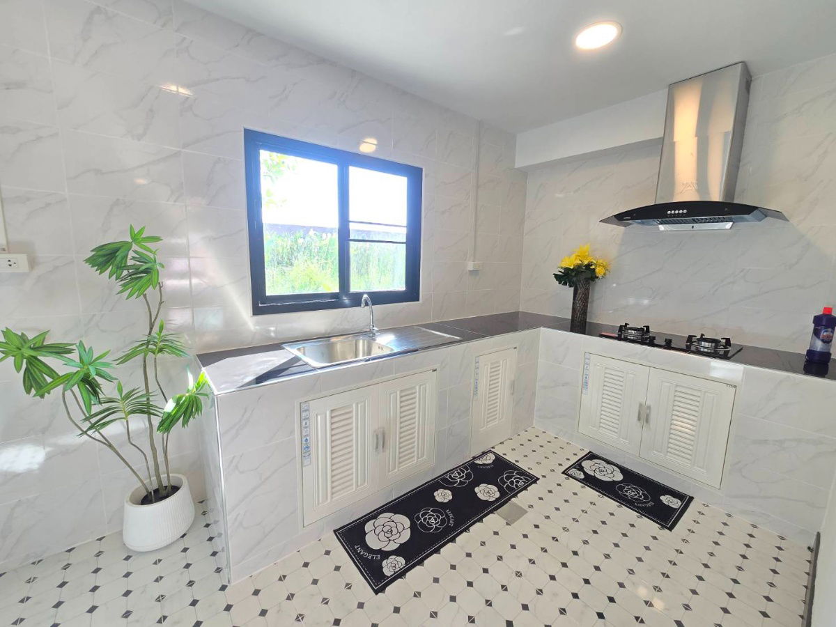 รูป ทาวน์เฮ้าส์2ชั้น รีโนเวทใหม่ ทำเลดี ใกล้สนามบินสุวรรณภูมิ หมู่บ้าน รุ่งนภาเพลส ซอยร่มเกล้า16 มีนบุรี - รูปที่ 14/33