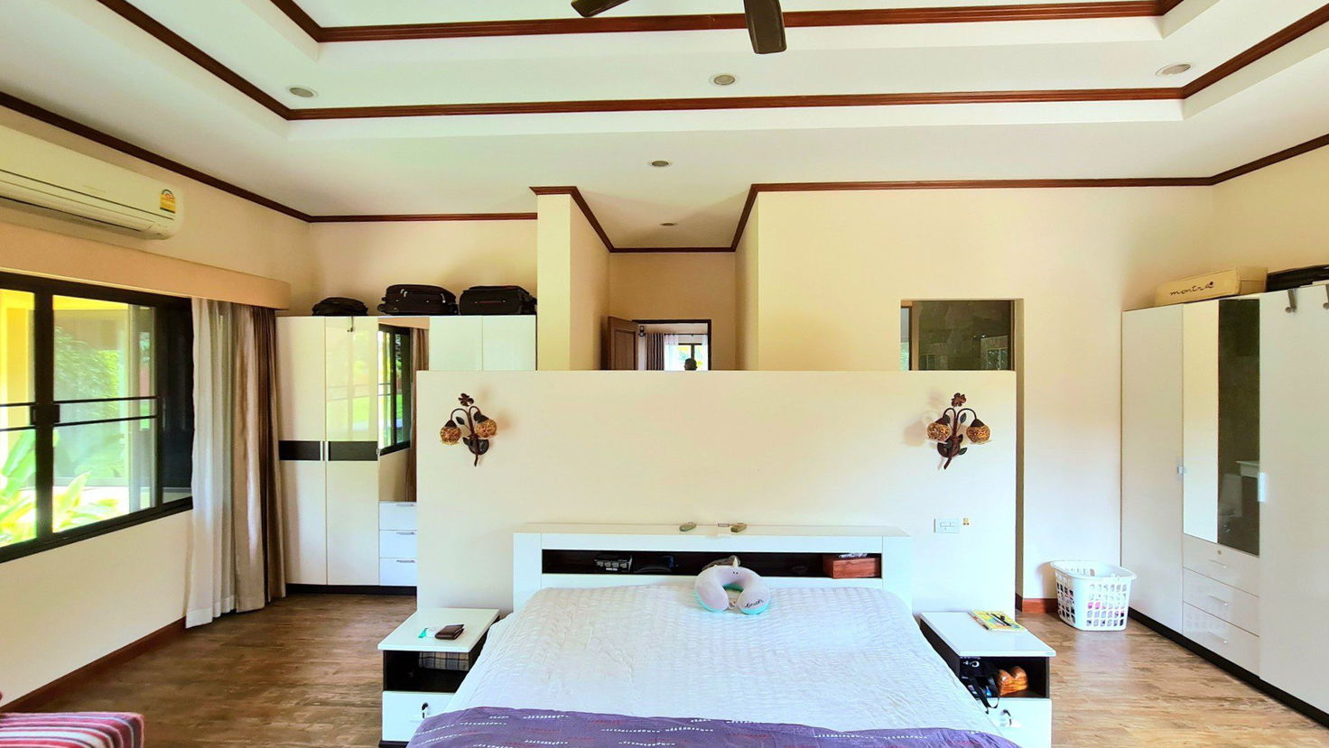 picture Spacious Private Villa with Swimming Pool for Sale – Bang Saray - 10/20