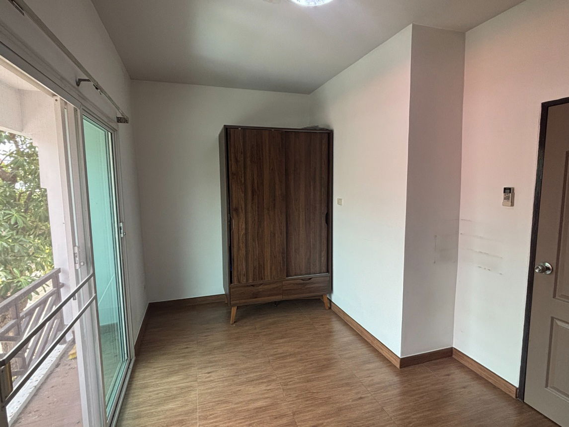 รูป ขายบ้านบุรีรมย์ เทพารักษ์ - สุวรรณภูมิ ใกล้ทางด่วนกาญจนาภิเษกบางนา-พระราม 2 บ้านแฝด(กำแพงไม่ติดกัน) - รูปที่ 2/10