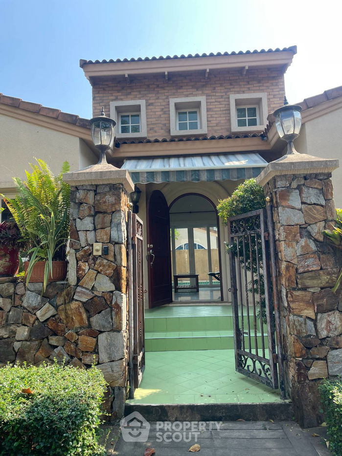 picture 3-BR House at Silk Road Place close to East Pattaya (ID 2463660) - 1/33