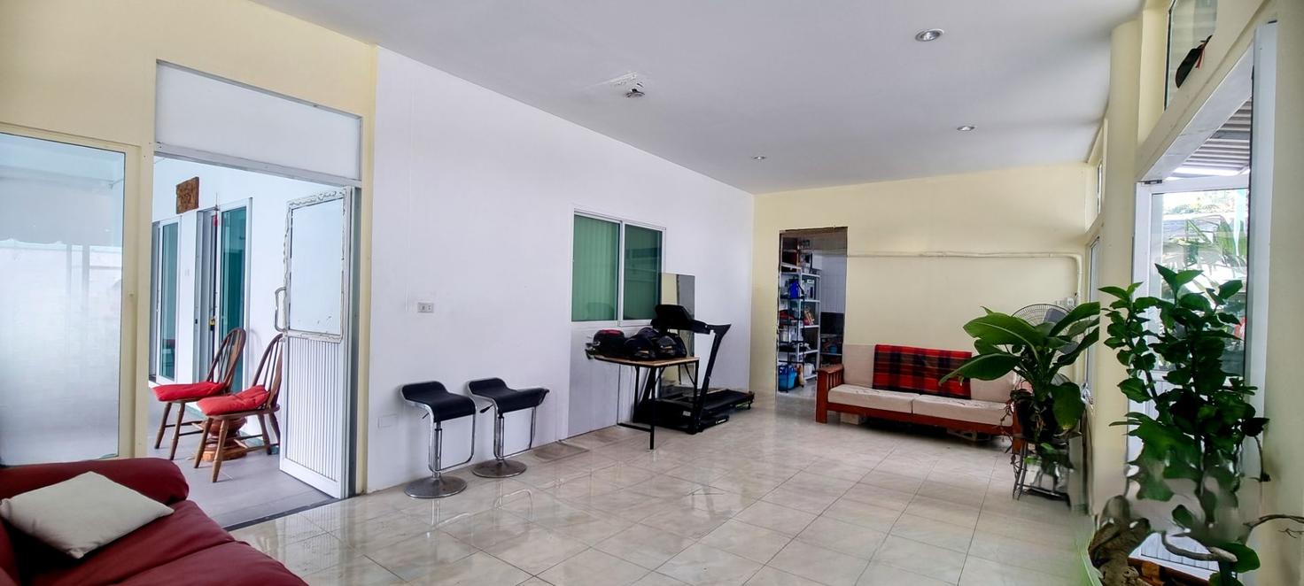 picture Exquisite 3-Storey Luxury Residence for Sale in Bang Saray - 6/19