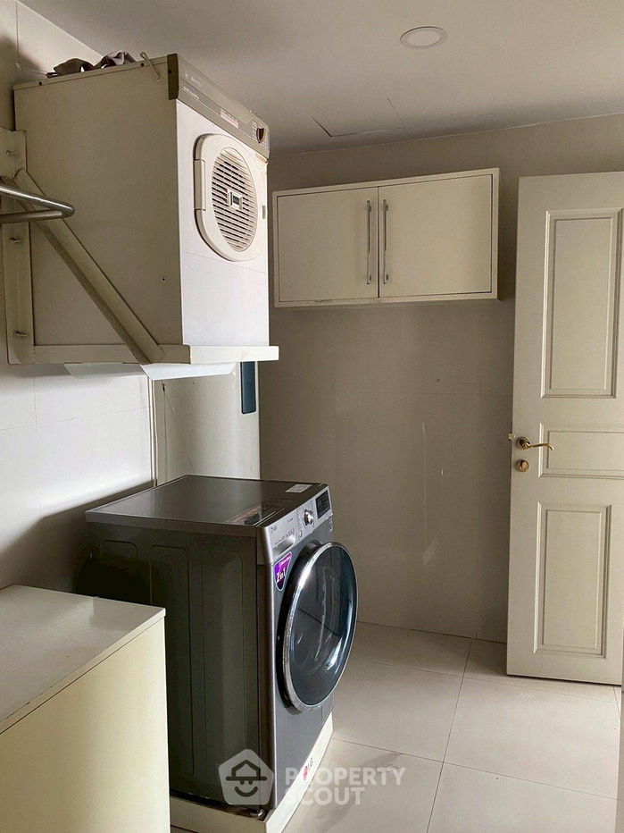 picture 4-BR Condo at Le Raffine Sukhumvit 24 Condominium near BTS Phrom Phong (ID 2085008) - 9/27