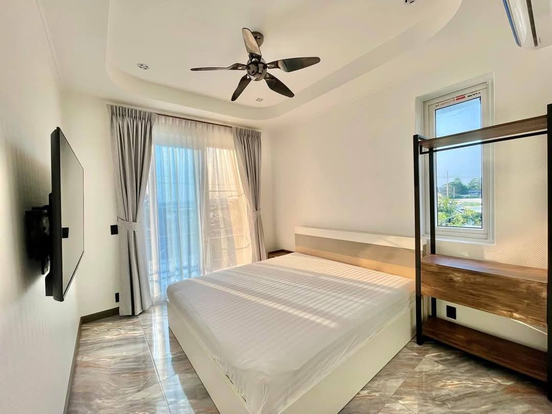 picture Modern 2-Storey House in East Pattaya for Sale - 7/12