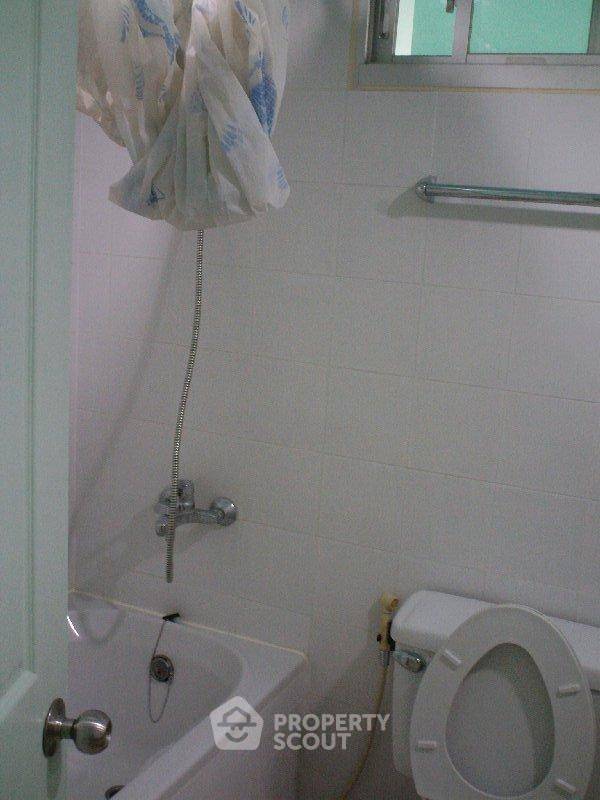 picture 2-BR Condo at Bangkok Garden in Chong Nonsi (ID 513287) - 3/9