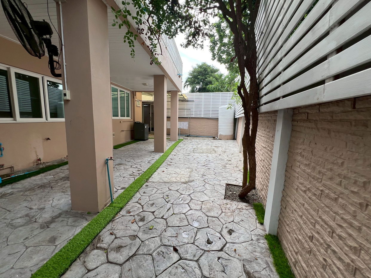 รูป วิลล่าหรู 6 ห้องนอนให้เช่าในทุ่งกลม-ตาลหมัน - รูปที่ 12/23