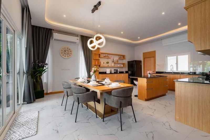 picture 6 Bedrooms Pool Villa For Rent in South Pattaya - 6/15