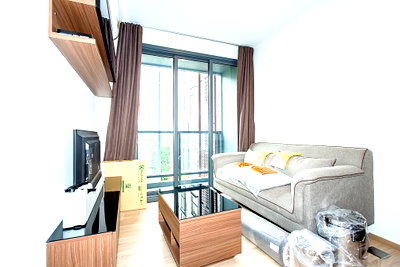 คอนโดให้เช่า : ให้เช่า คอนโด ทากะ เฮ้าส์ เอกมัย 12 *ห้องสวย* ที่ Line: @homefinder