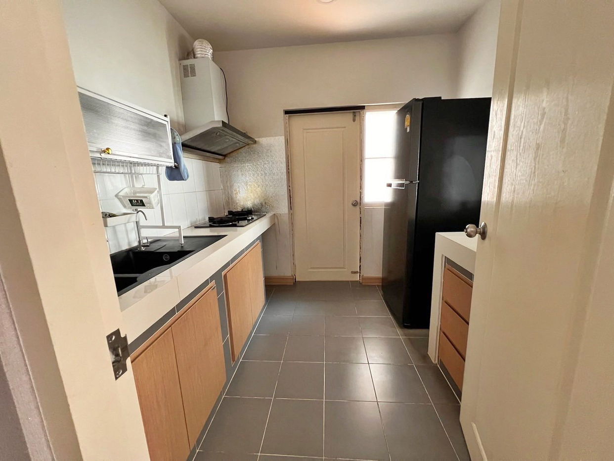 picture 3 Bedrooms Modern House in East Pattaya for Rent - 3/8