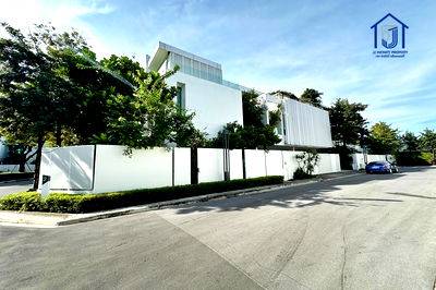 บ้านเดี่ยว คริสตัล ดีไซน์ เซ็นเตอร์ : ขายบ้านเดี่ยว 3 ชั้น หมู่บ้านวีเว่ เอกมัย-รามอินทรา ถนนประดิษฐ์มนูธรรม ซอยโยธินพัฒนา 3