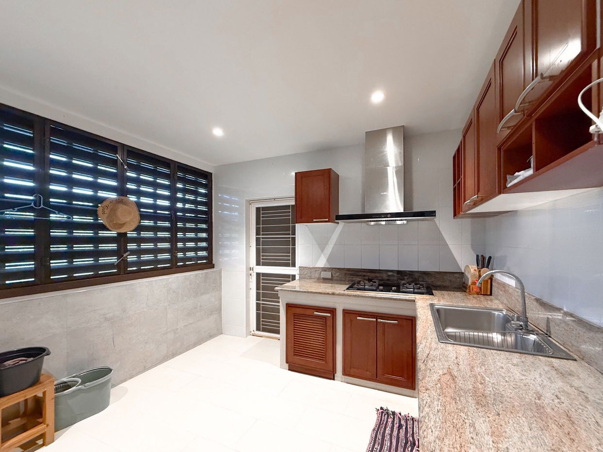 picture Luxury House for Sale in Bang Saray - 10/16