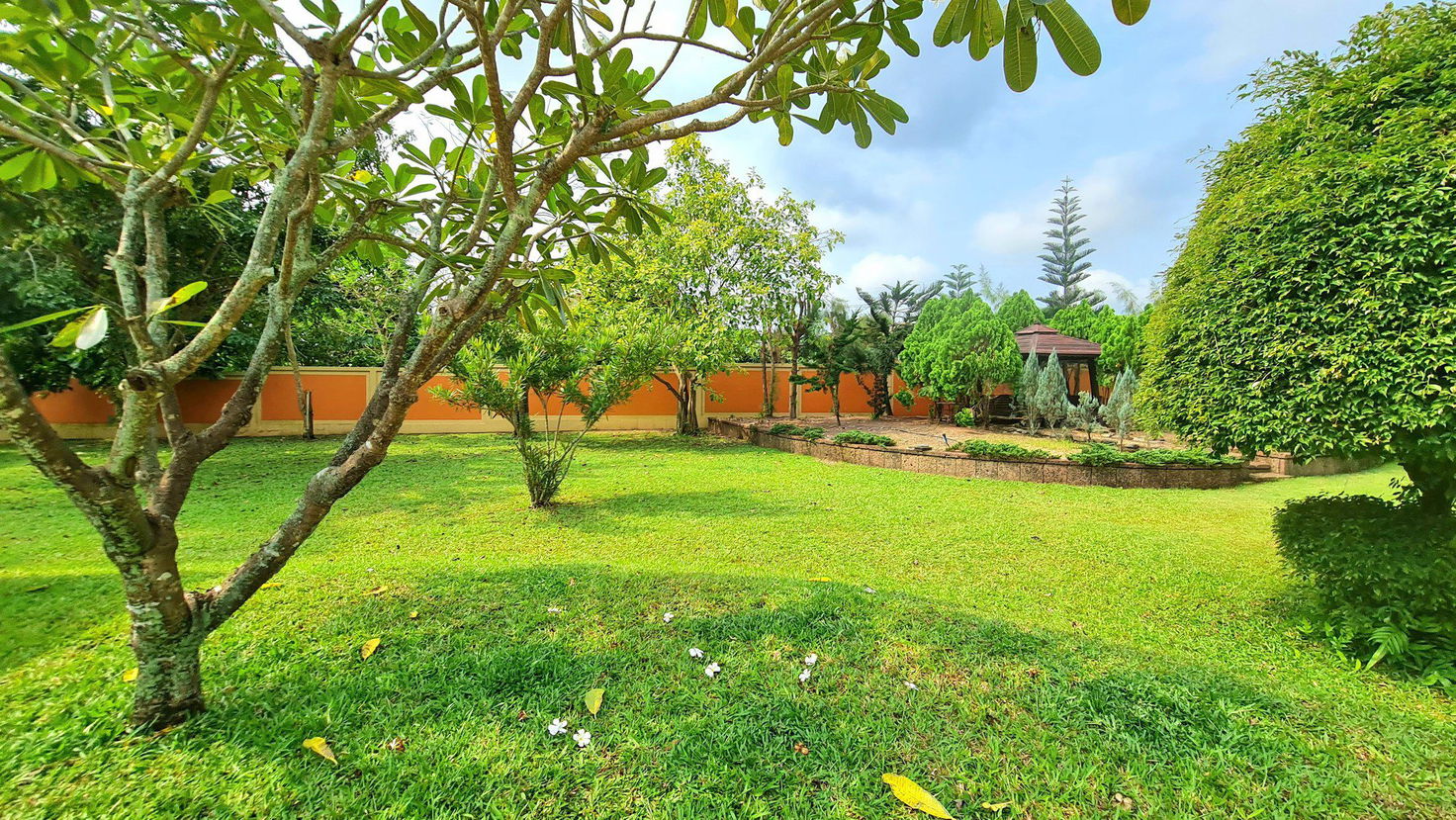 picture Spacious Private Villa with Swimming Pool for Sale – Bang Saray - 18/20