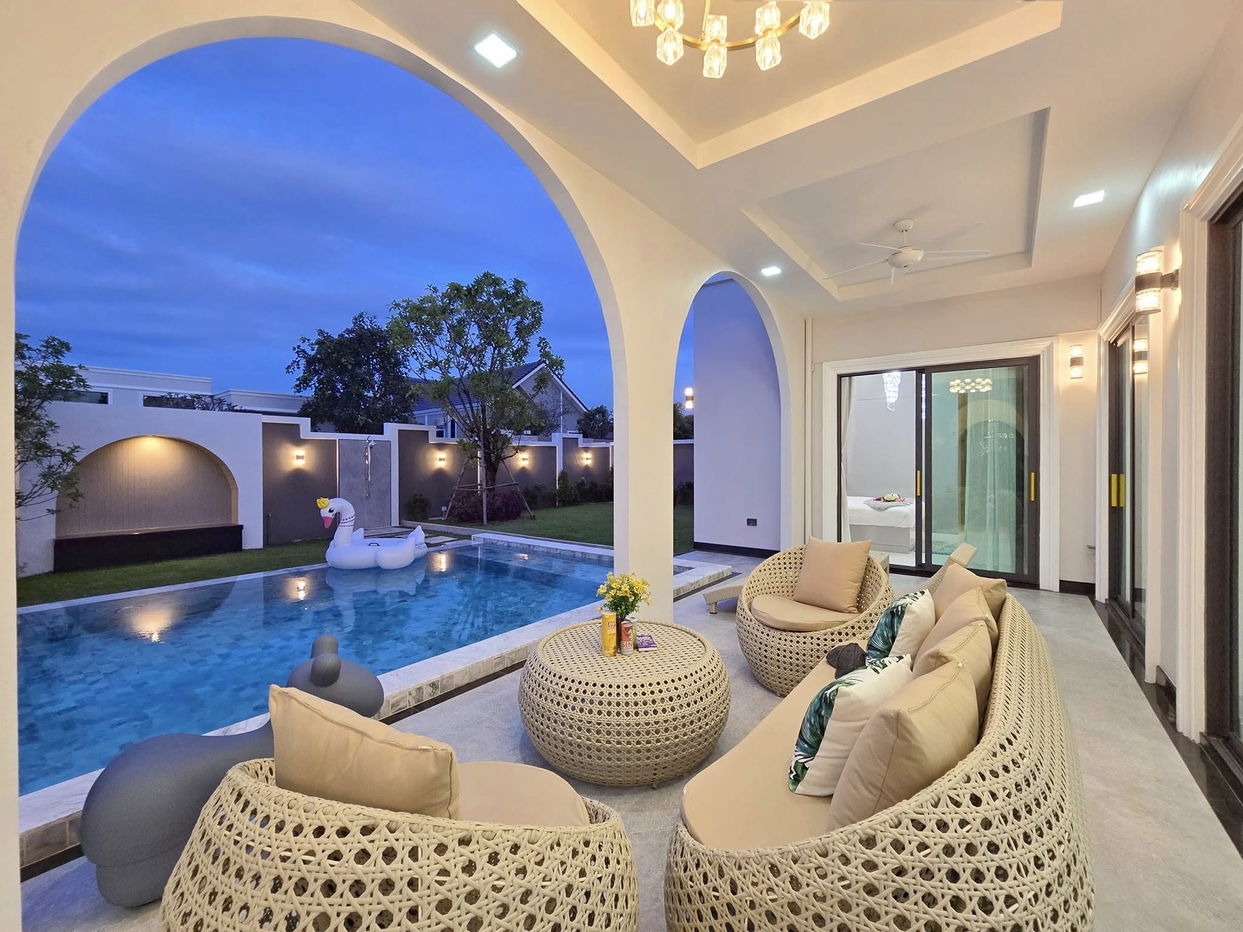 รูป ขายพูลวิลล่าทันสมัย ​​4 ห้องนอน ในพัทยาตะวันออก - รูปที่ 1/23