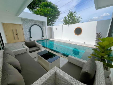 3 Bedrooms Pool Villa for Sale in East Pattaya