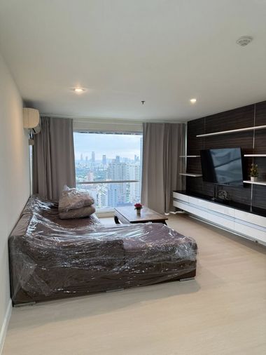 Condo for rent Sukhumvit Suite 96 sqm 2 bedrooms, 2 bathrooms, 33rd floor, newly renovated, beautiful, complete, ready to move in.