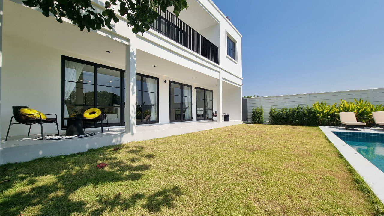 picture Luxury Pool Villa in Mabprachan for Sale - 23/26