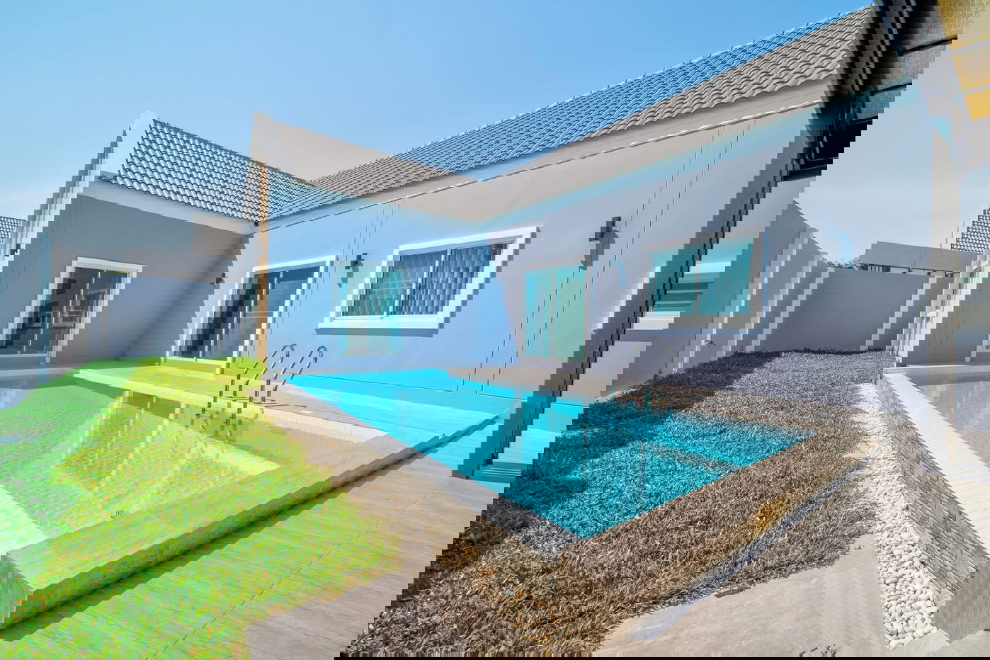 รูป Nordic-Inspired 4-Bedroom Pool Villa for Sale - รูปที่ 1/16