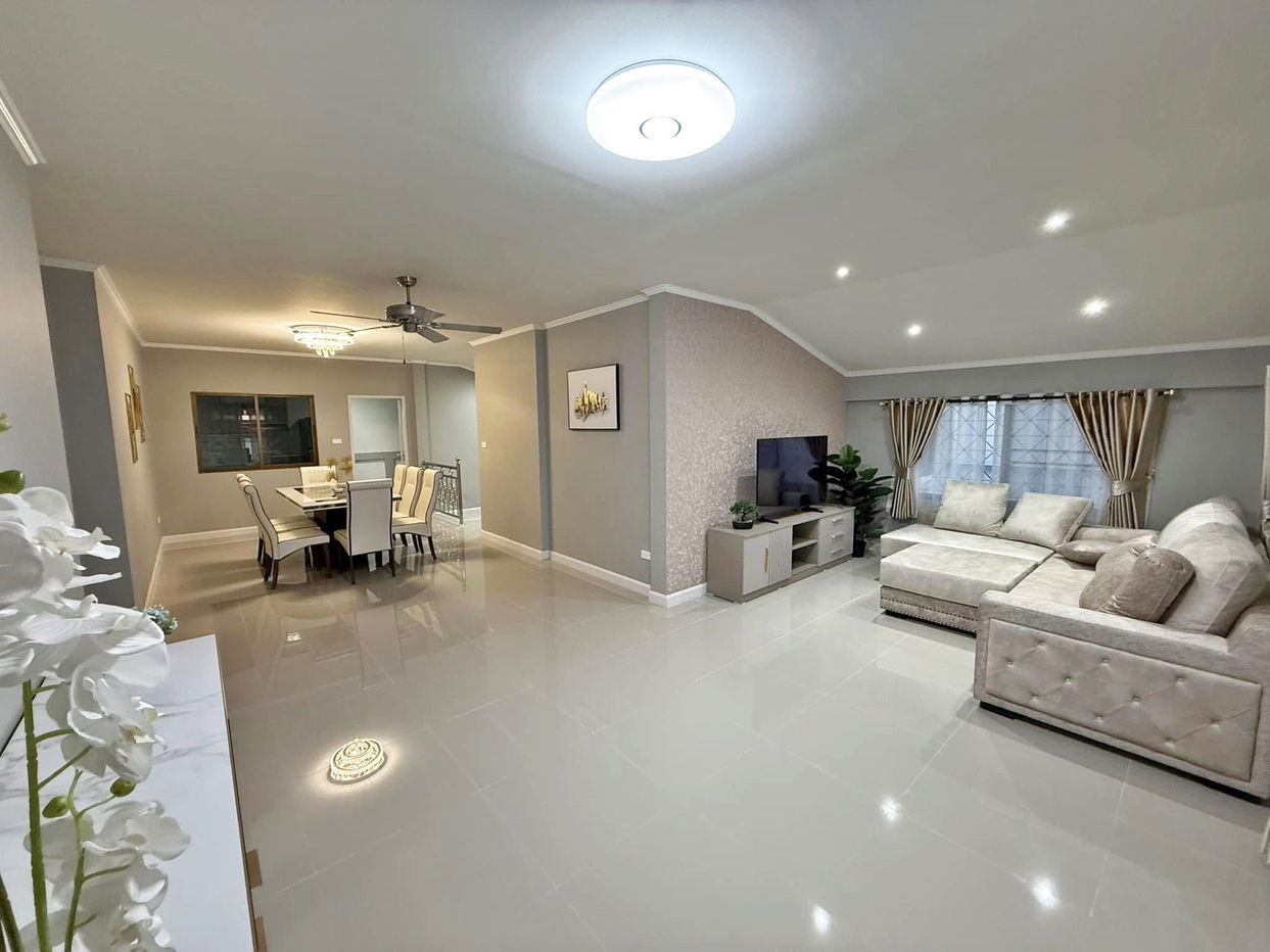 รูป ขายพูลวิลล่า 4 ห้องนอนในพัทยาตะวันออก - รูปที่ 1/16