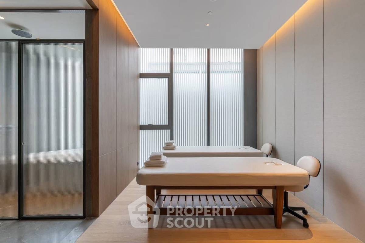 picture 1-BR Condo at Muniq Langsuan near BTS Ratchadamri (ID 2461902) - 12/19