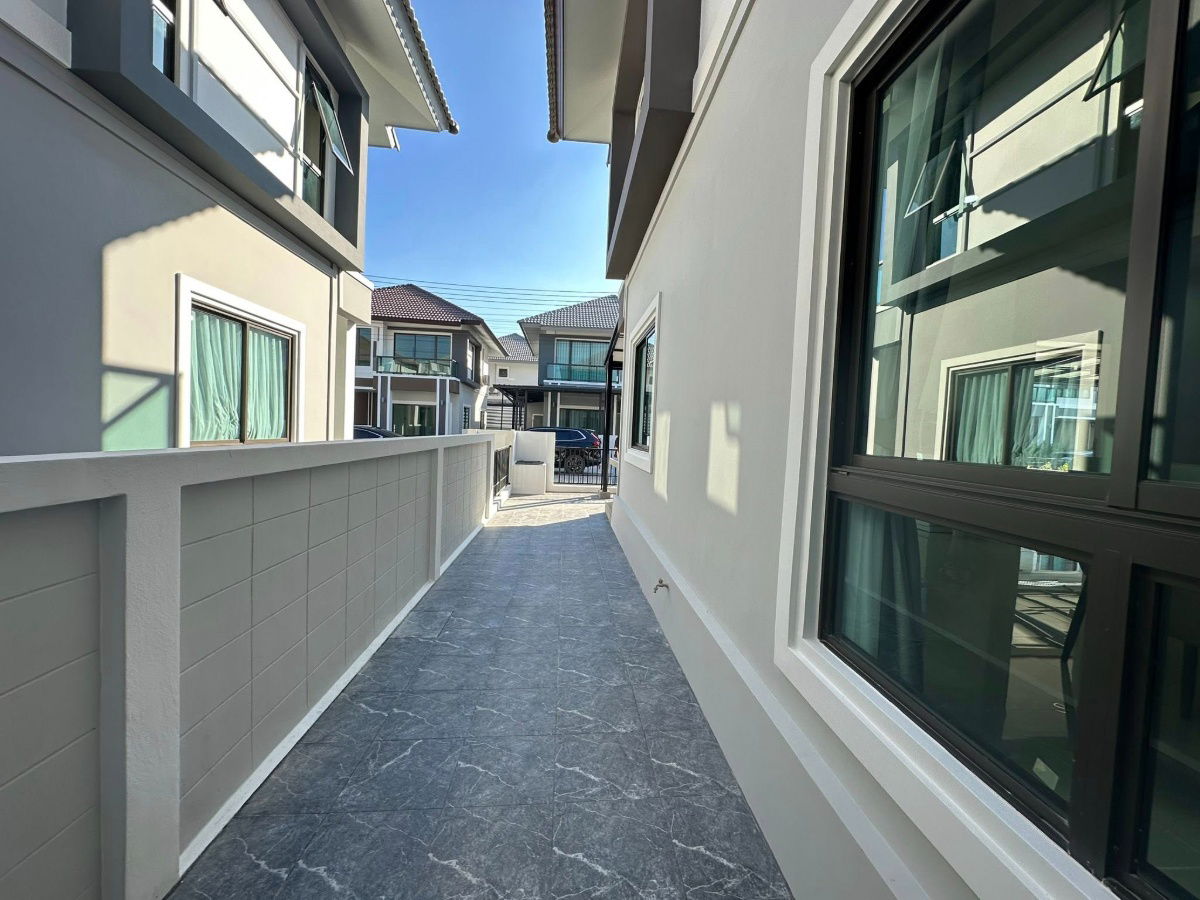 picture Two storey house for rent with 3 bedrooms,3 toilets and 1 kitchen.  - 18/19