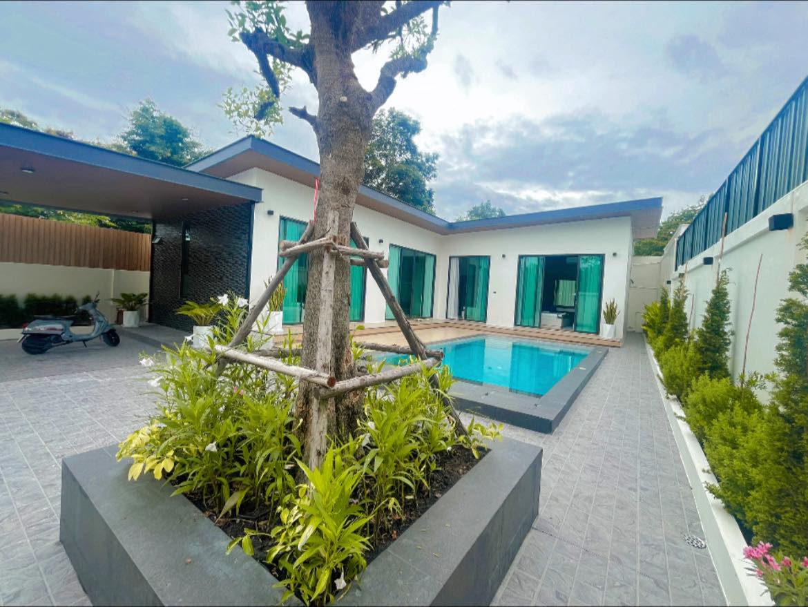 รูป Modern 3-Bedroom Pool Villa for Sale in East Pattaya - รูปที่ 2/8