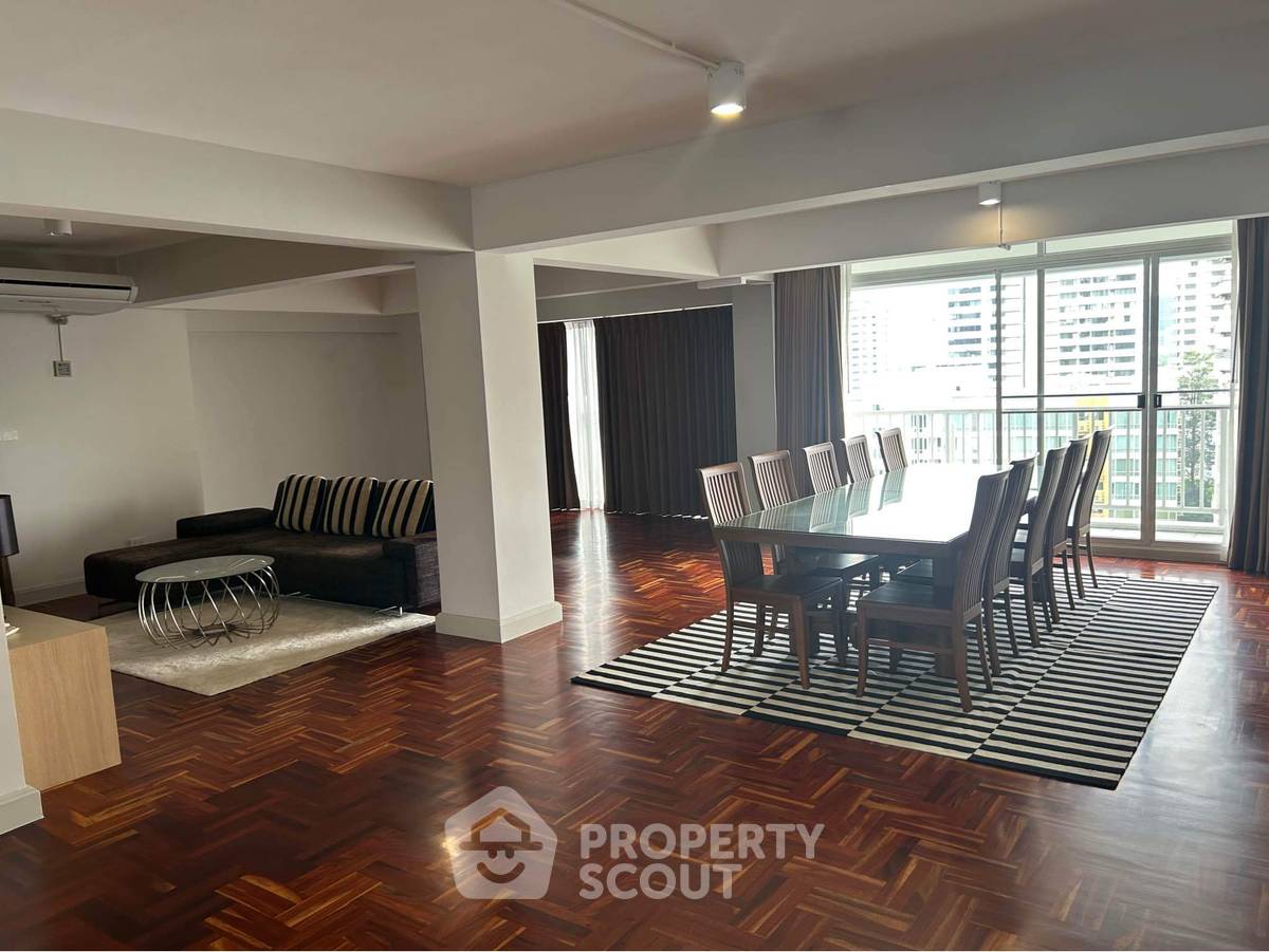 picture 4-BR Condo at Baan Prida Condominium near BTS Nana (ID 1542122) - 1/37