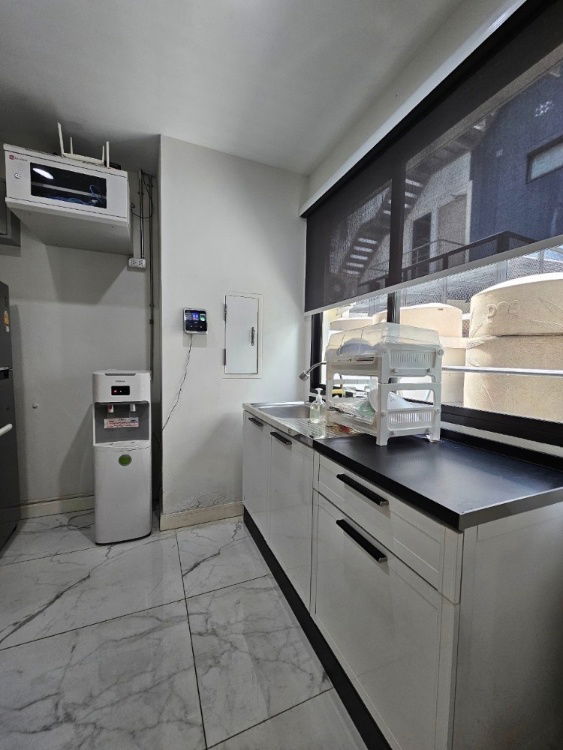 รูป ขายด่วน ‼️ หากใครกำลังมองหาออฟฟิศ พร้อมเข้าอยู่เลย แนะนำที่นี่ค่ะ อยู่หลังด้านหน้าในโครงการดิสทริค เอกมัย-รามอินทรา (DISTRICT EKKAMAI-RAMINTRA) - รูปที่ 9/20